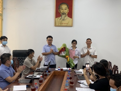 SỞ TƯ PHÁP CÔNG BỐ VÀ TRAO QUYẾT ĐỊNH BỔ NHIỆM LẠI CHỨC VỤ PHÓ GIÁM ĐỐC TRUNG TÂM TRỢ GIÚP PHÁP LÝ NHÀ NƯỚC