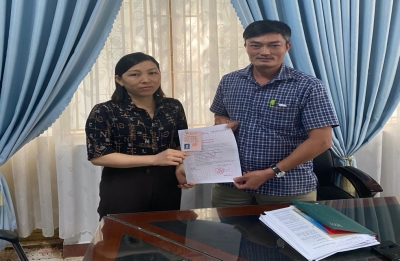 Chi bộ 2 – Đảng bộ Sở Tư pháp tổ chức Lễ trao thẻ Đảng viên