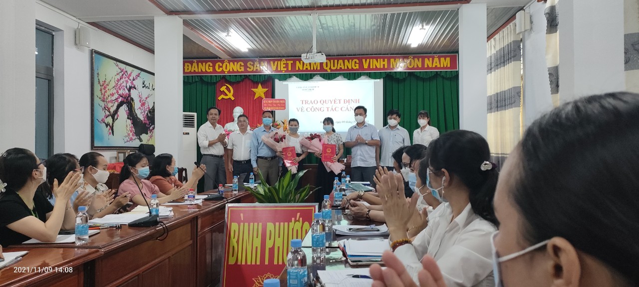 Sở Tư pháp tỉnh Bình Phước công bố và trao quyết định về công tác cán bộ