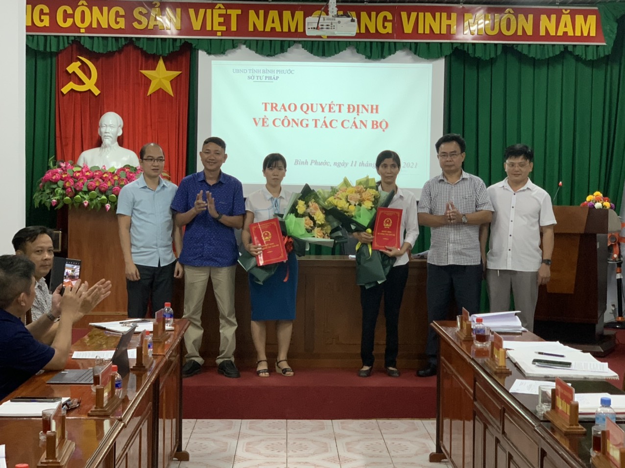 SỞ TƯ PHÁP BÌNH PHƯỚC CÔNG BỐ VÀ TRAO QUYẾT ĐỊNH VỀ CÔNG TÁC CÁN BỘ